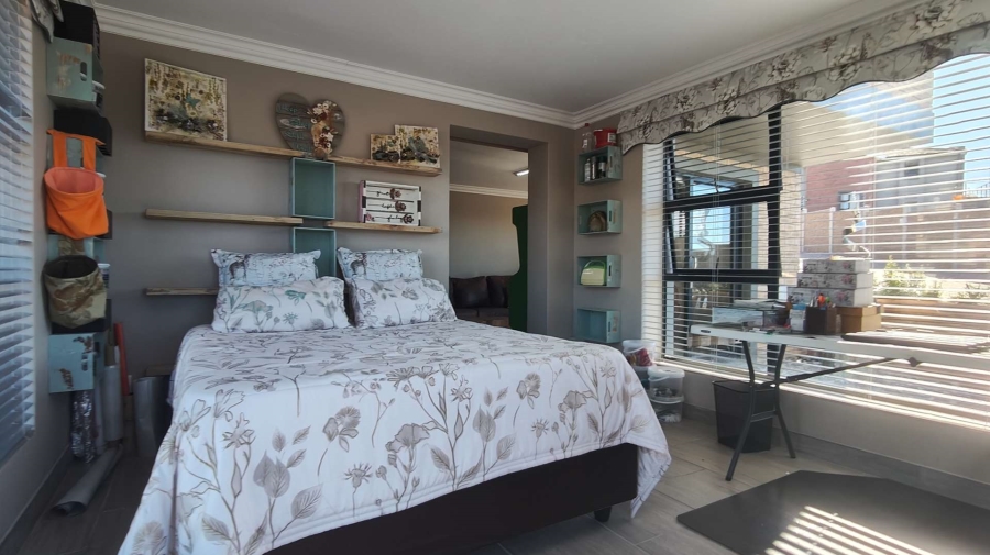 5 Bedroom Property for Sale in Island View Western Cape